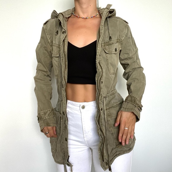 🍃 Aritzia Talula Trooper Jacket Olive Green Washed Out and Vintage-Like 🍃 - Picture 2 of 5